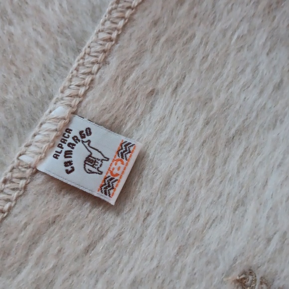 Alpaca cream fringed scarf NWT - Picture 4 of 5